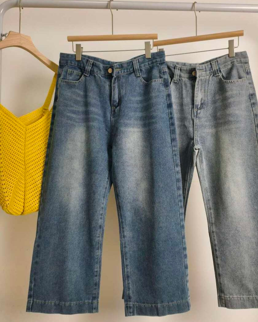 Retro Cropped Wide-Leg Jeans