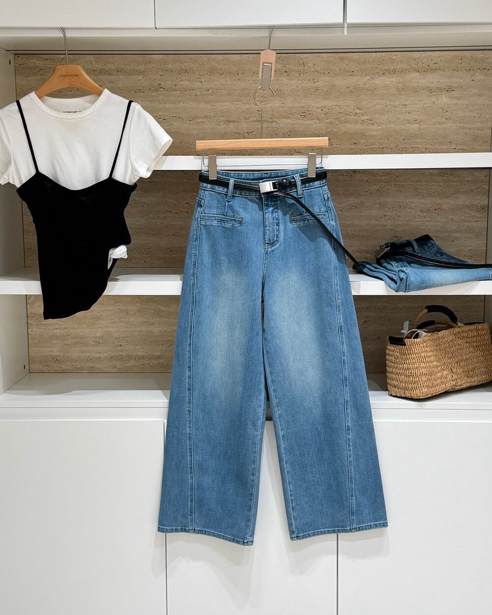 Cropped Wide-Leg Straight Jeans (With Belt)
