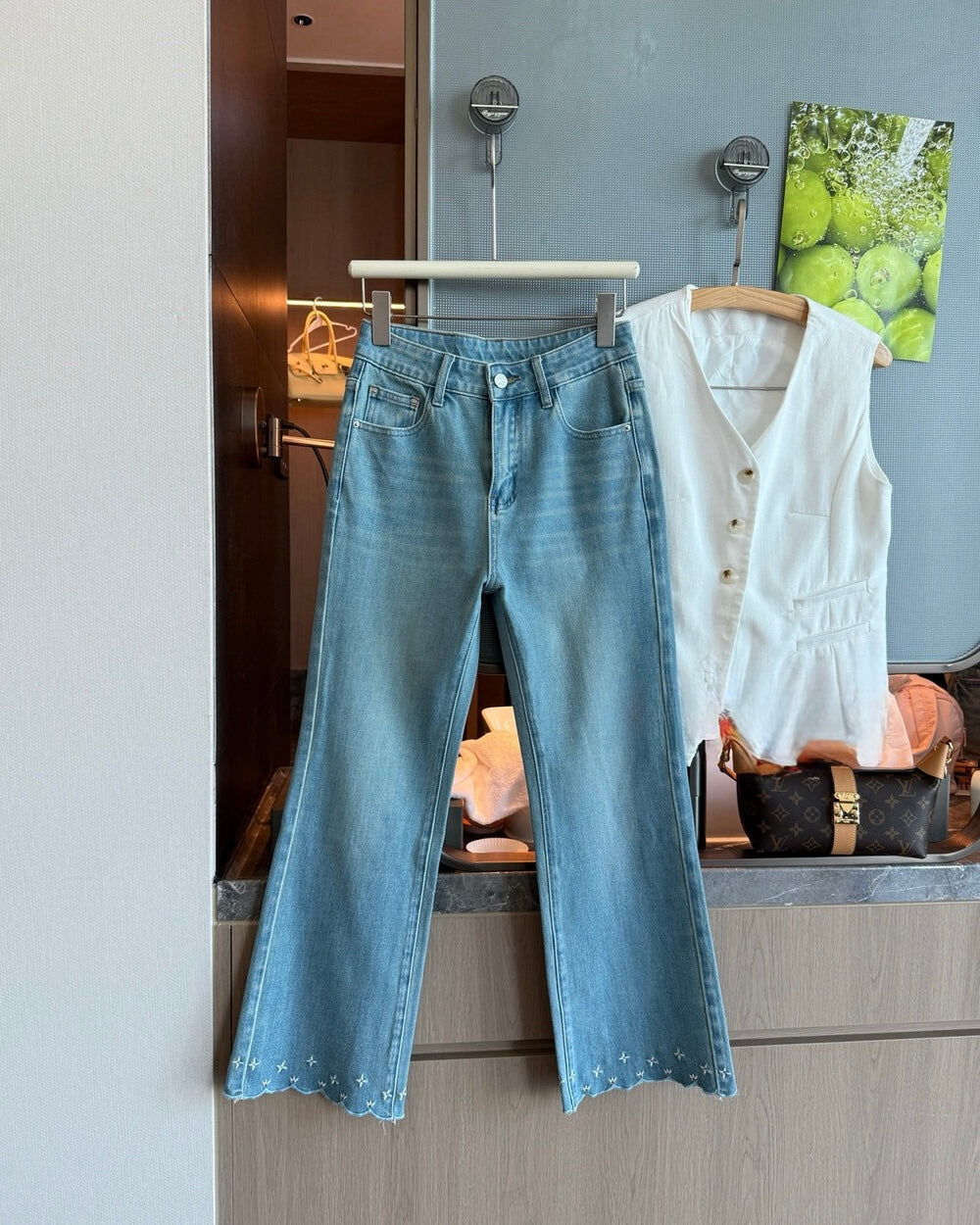 Cropped Embroidered Flared Jeans