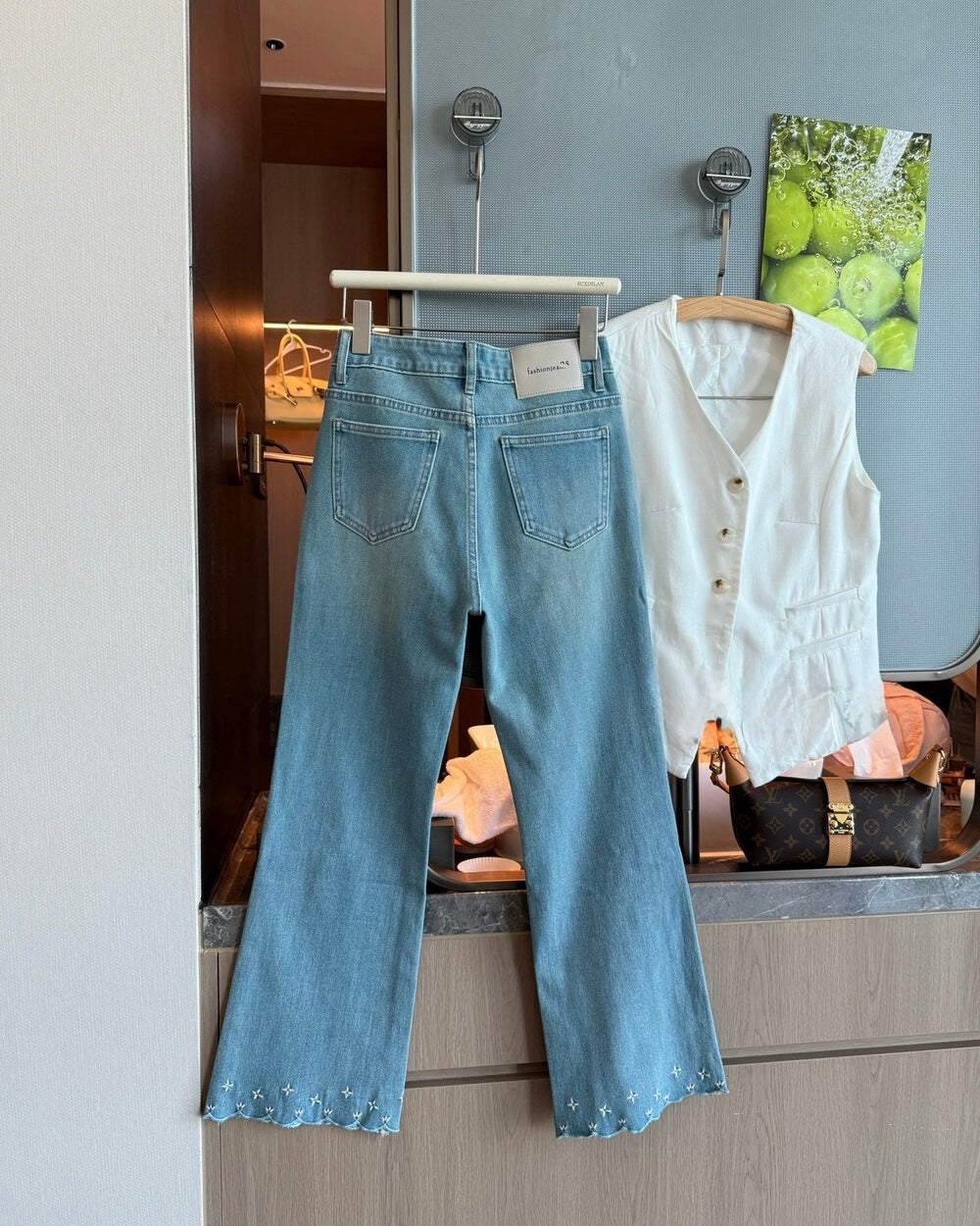 Cropped Embroidered Flared Jeans