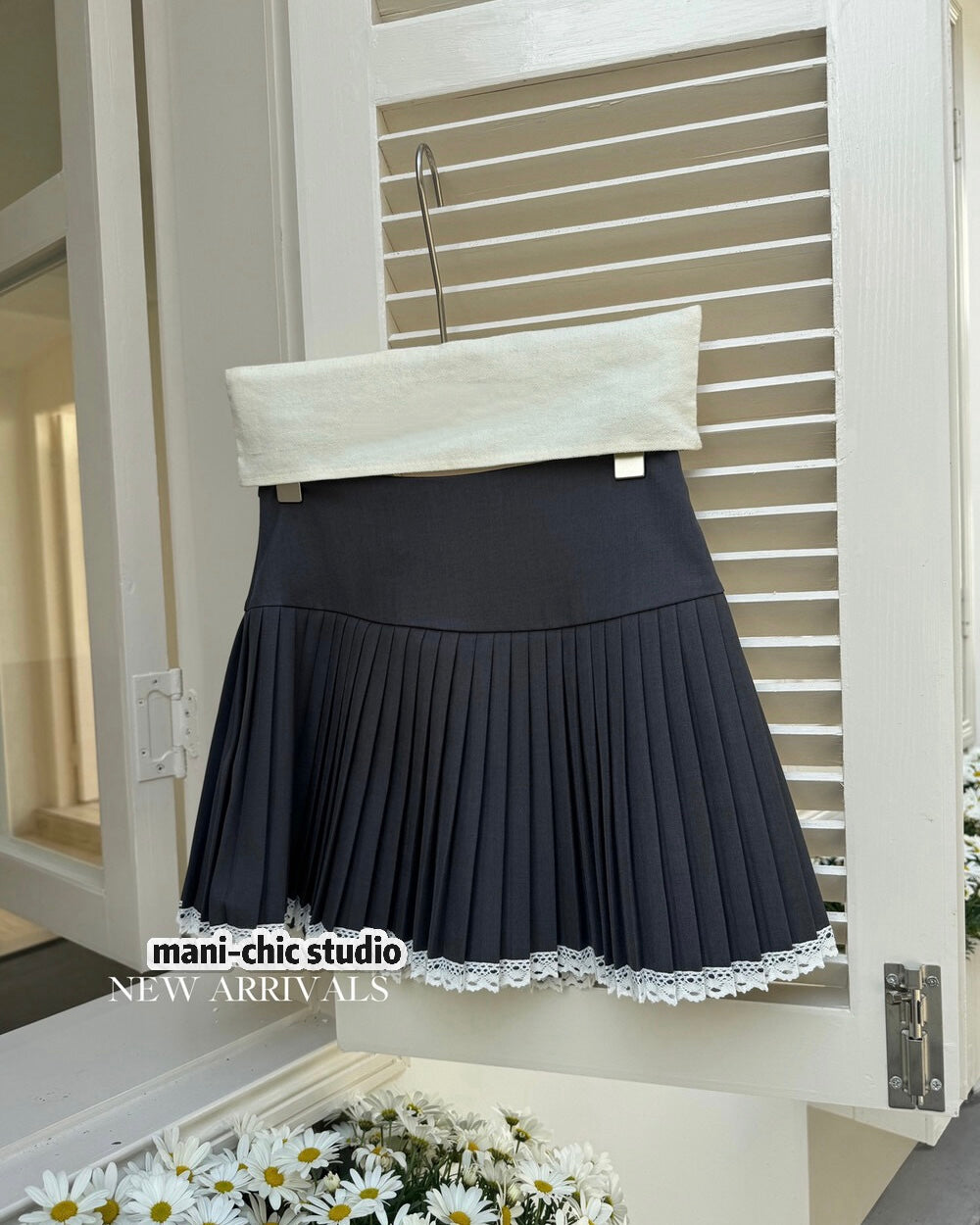 Lace Trim Pleated Skirt