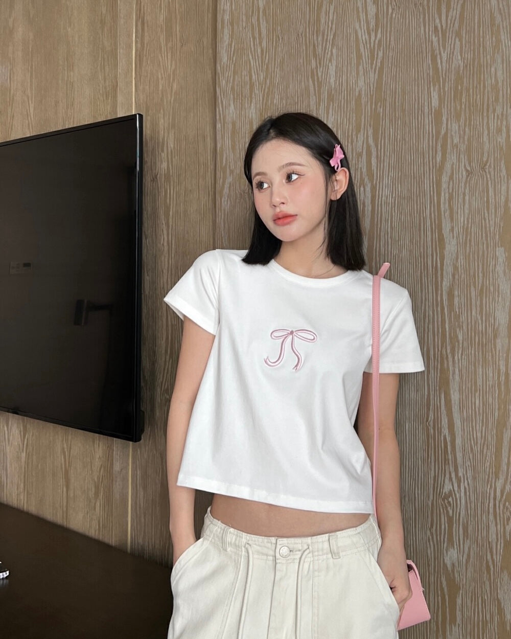 Embroidered Bow Cropped Tee