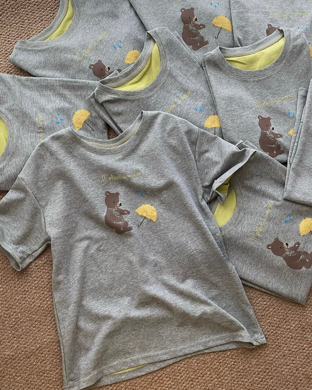 Contrast Lining Bear Graphic Tee