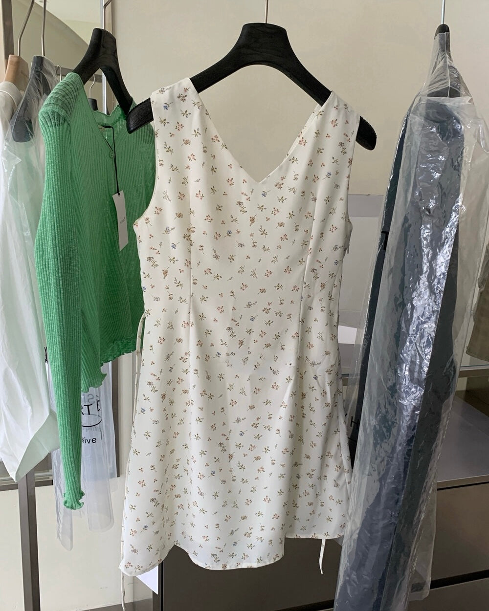 Floral V-Neck Tie-Back Dress